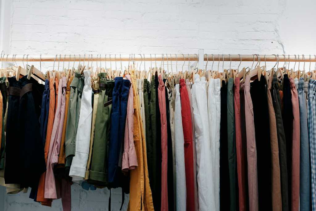 Que faire de mes vêtements usagés ? Guide complet pour donner une seconde vie à son dressing Que faire de mes vêtements usagés ? Guide complet pour donner une seconde vie à son dressing