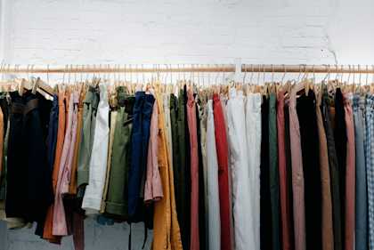 Que faire de mes vêtements usagés ? Guide complet pour donner une seconde vie à son dressing Que faire de mes vêtements usagés ? Guide complet pour donner une seconde vie à son dressing