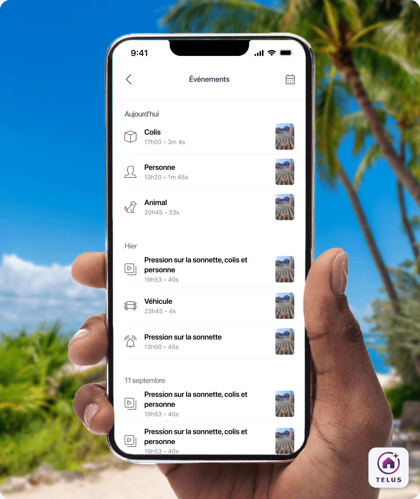 Une main tient l’application TELUS MC+, qui montre les différentes notifications d’événements que la sonnette vidéo TELUS a observés : colis, animaux, véhicules et utilisation de la sonnette.