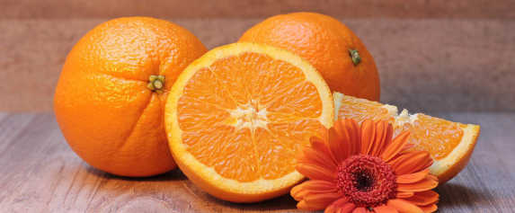 色鮮やかなオレンジ