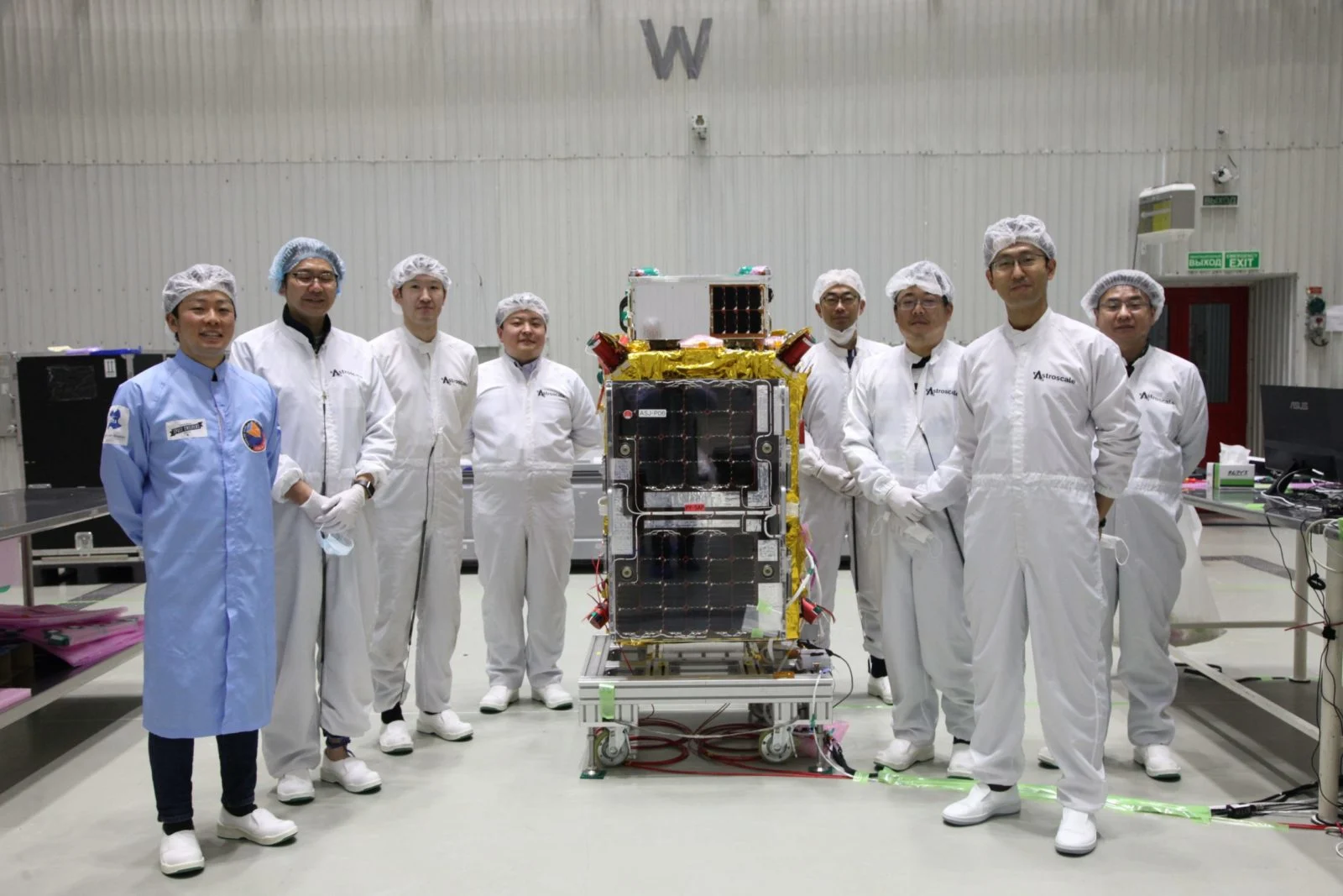 Team Photo with ELSA-d in Cleanroom