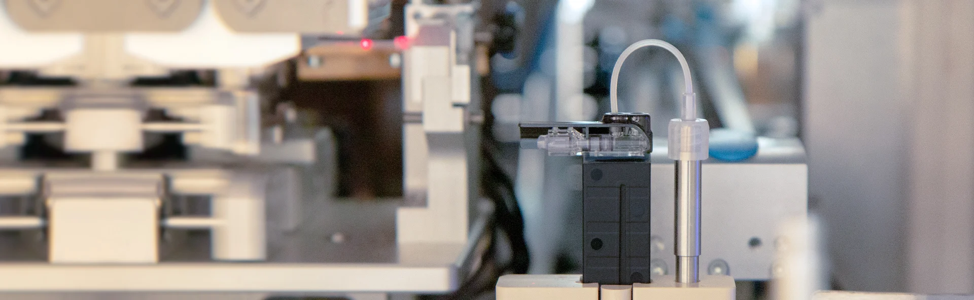 tandem-banner-insulin-pump-manufacturing-1920x592