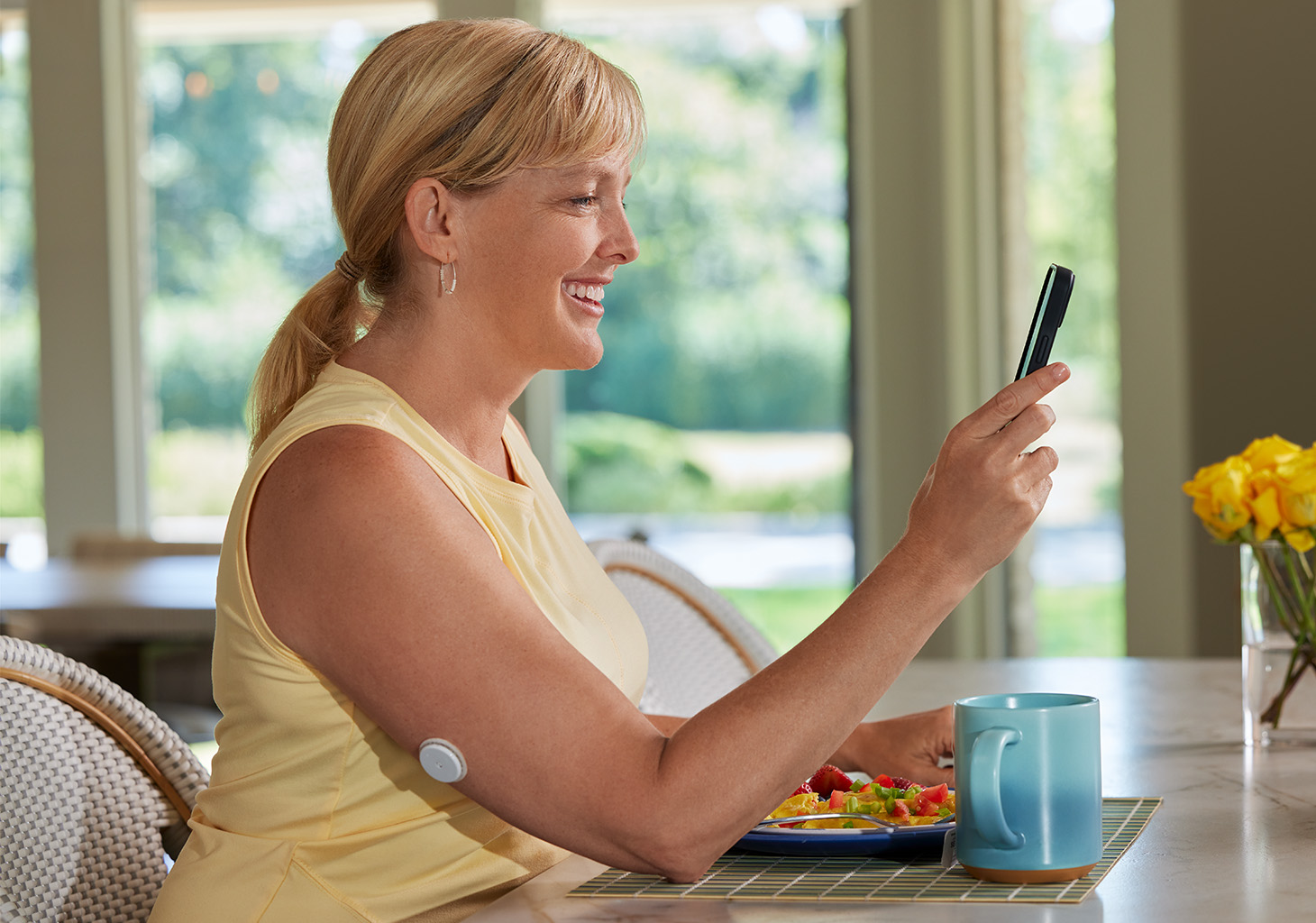 Looking at mobile app with FreeStyle Libre 2 Plus sensor