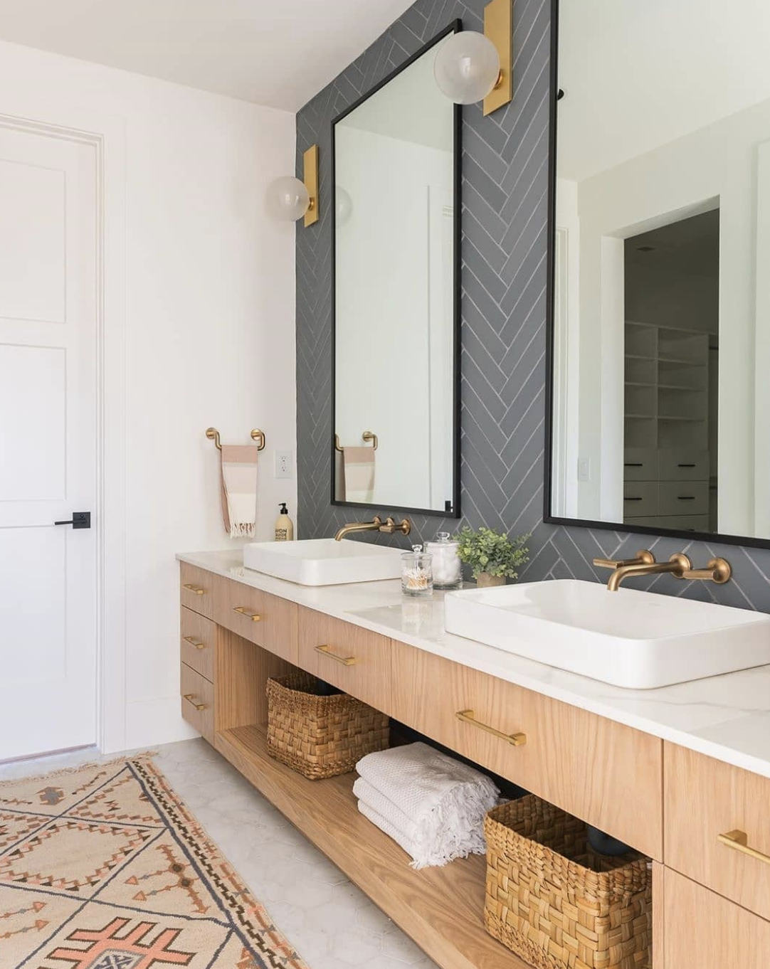 The Pros and Cons of Jack and Jill Bathrooms