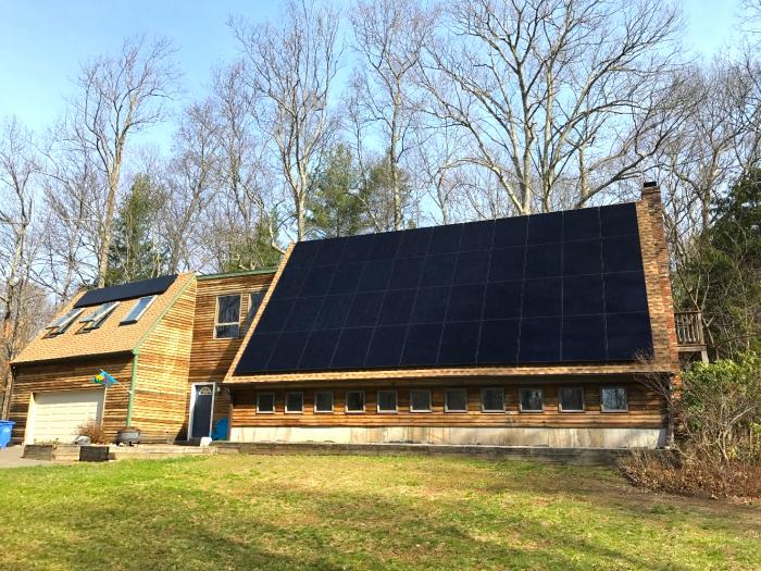 Earthlight Technologies based in Ellington, Conn., was selected to become a SunPower Master Dealer.