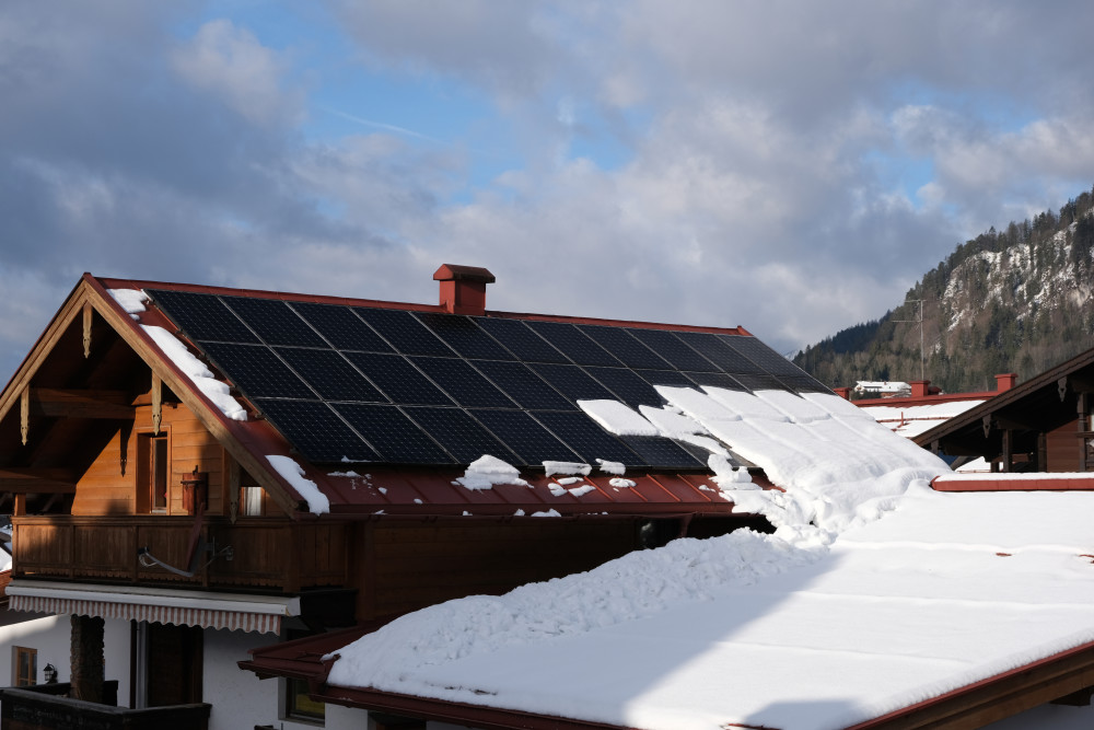 Does-Weather-Affect-Solar-Panels-Mountain-Snow