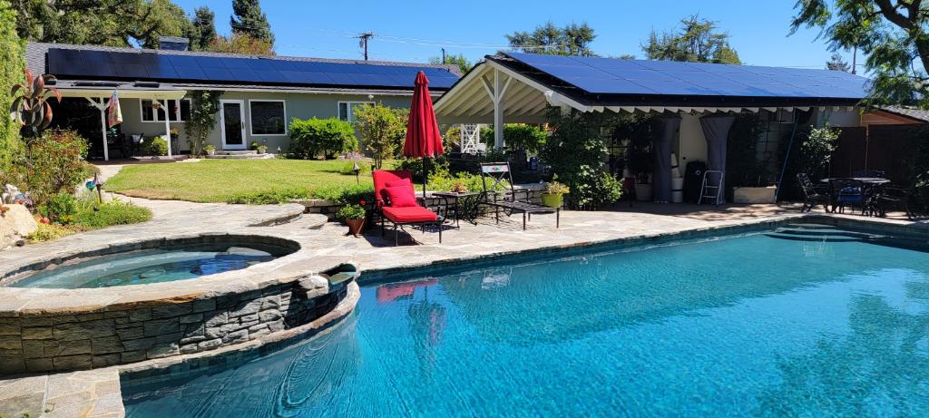 California home with solar roof and pool - Kahn Solar SunPower Dealer