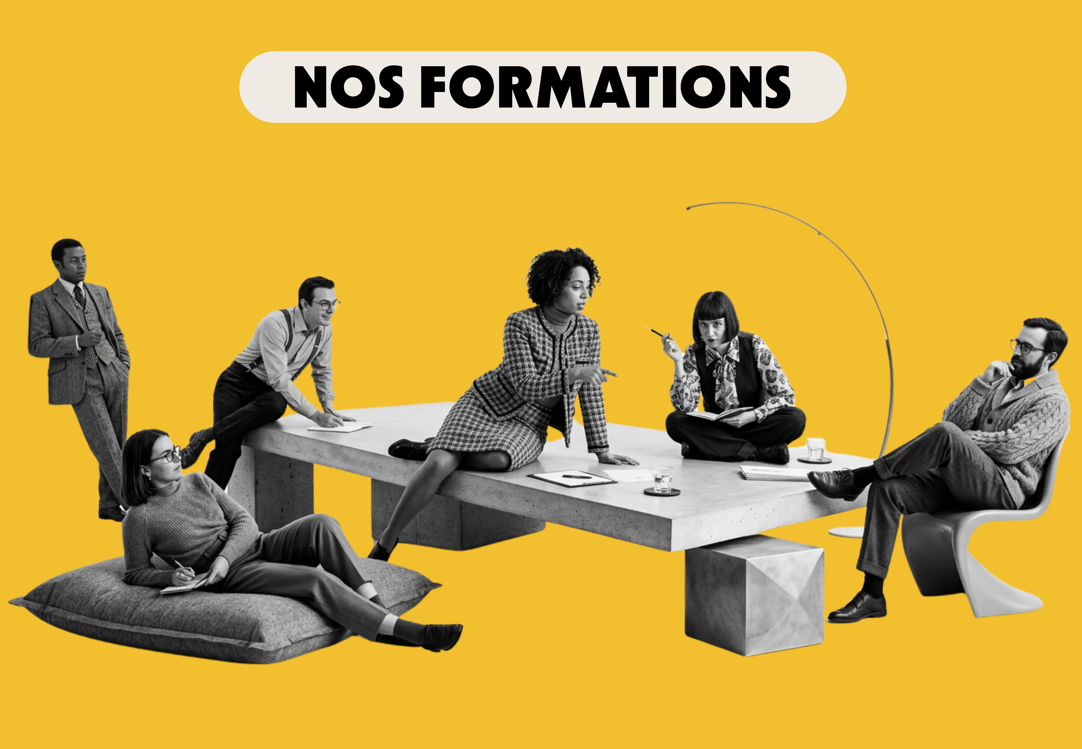 Photo en noir et blanc d'individus assis autour et sur une table. En titre "Nos formations"