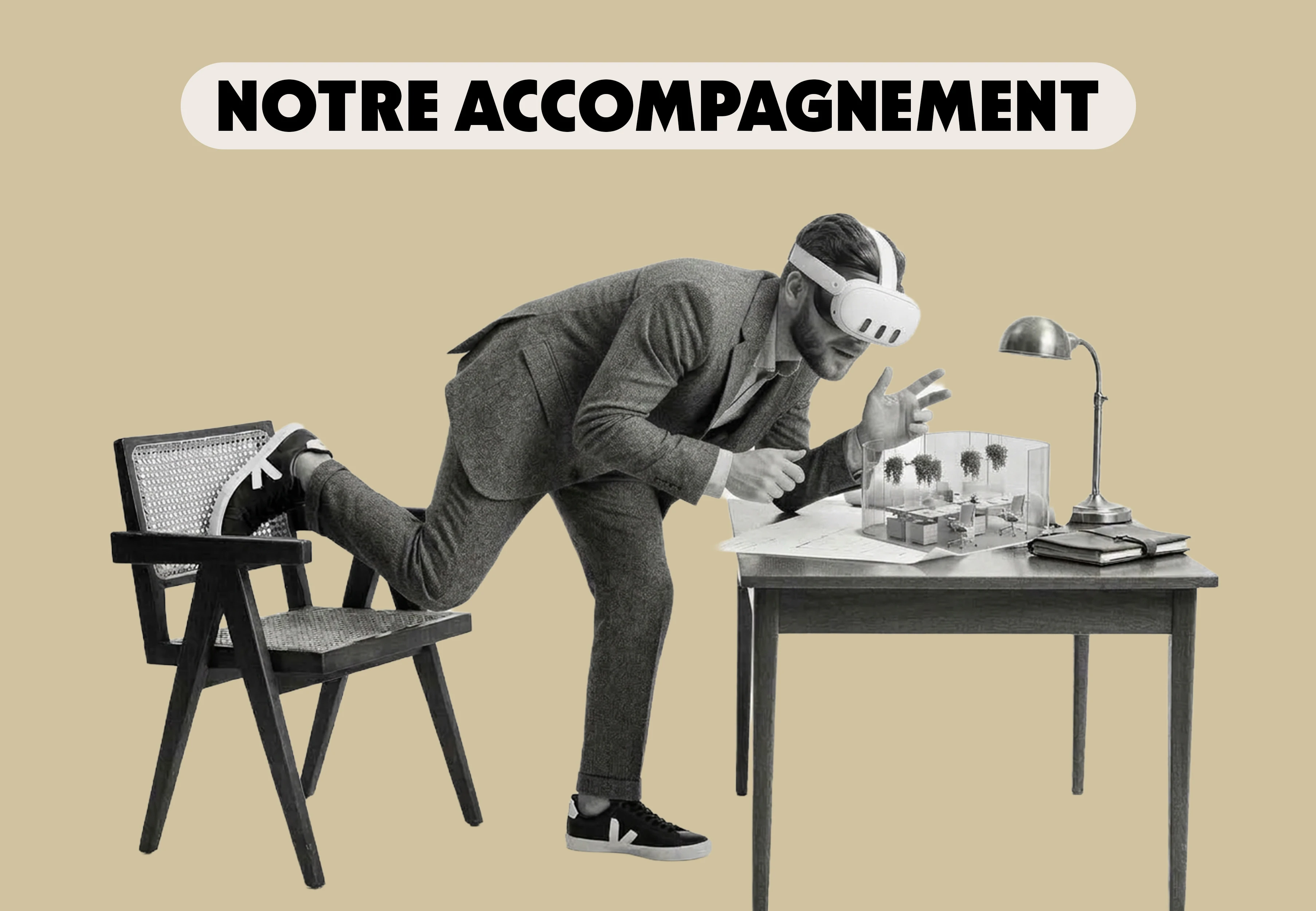 Une photo un peu étrange en noir et blanc d'un homme qui regarde une maquette avec un casque 3D. En titre "notre accompagnement"