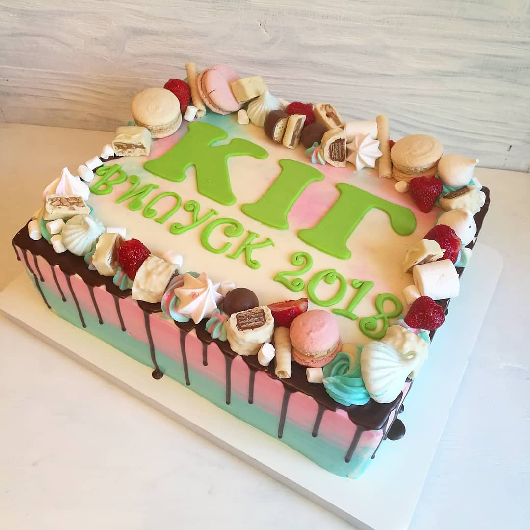 Торт на Випускний 