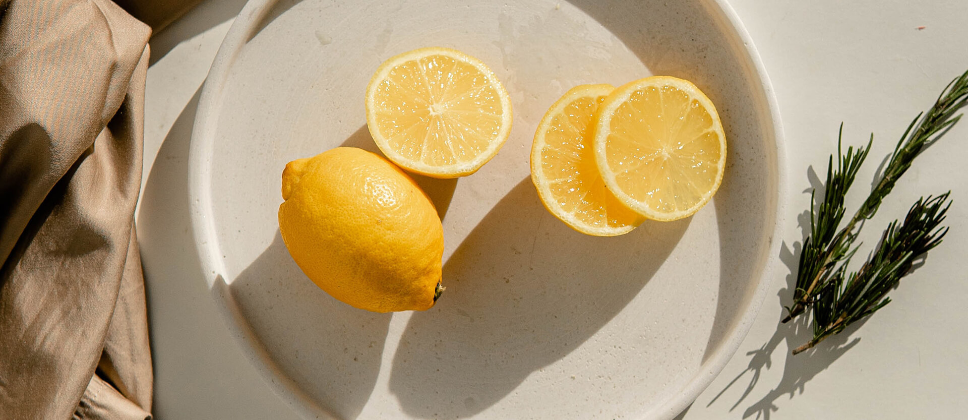 Biggest health benefits of lemon water with mint.