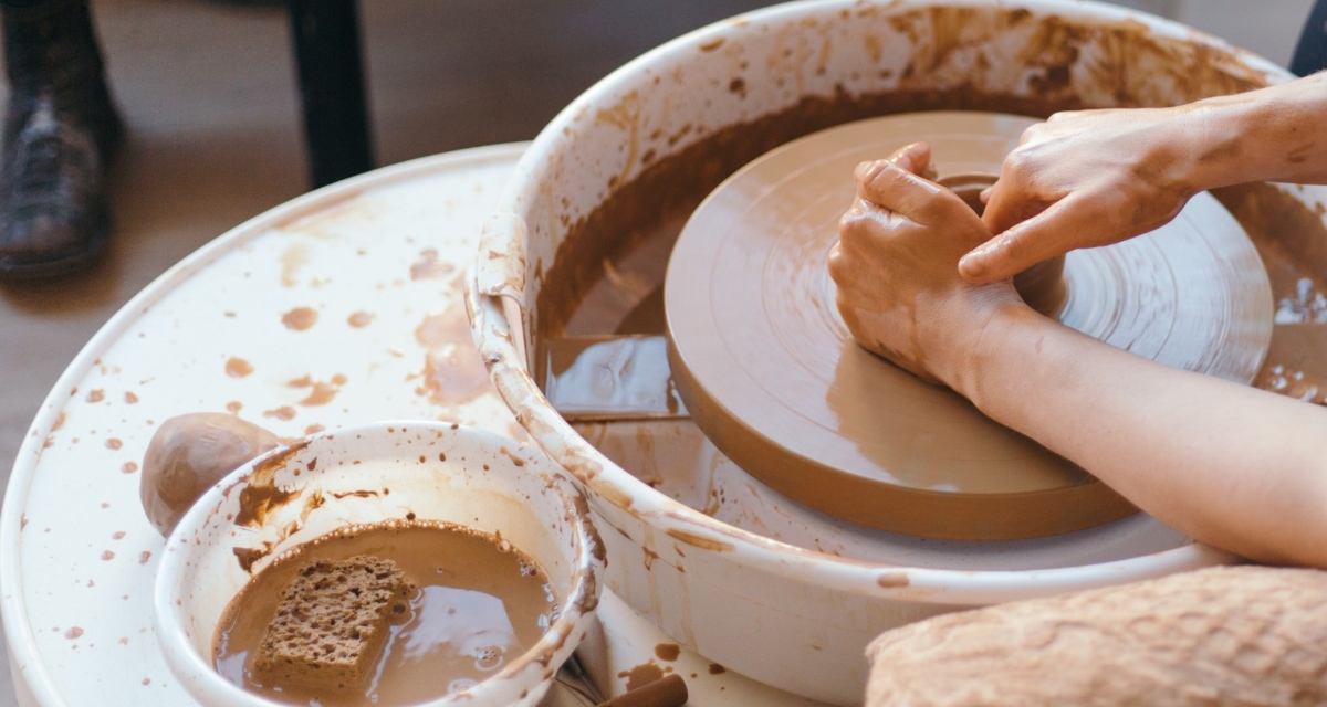 Ceramics wheel-throwing for kids