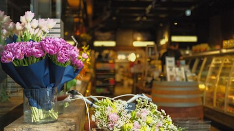 Retailers are looking for ways to blend retail and digital experiences.