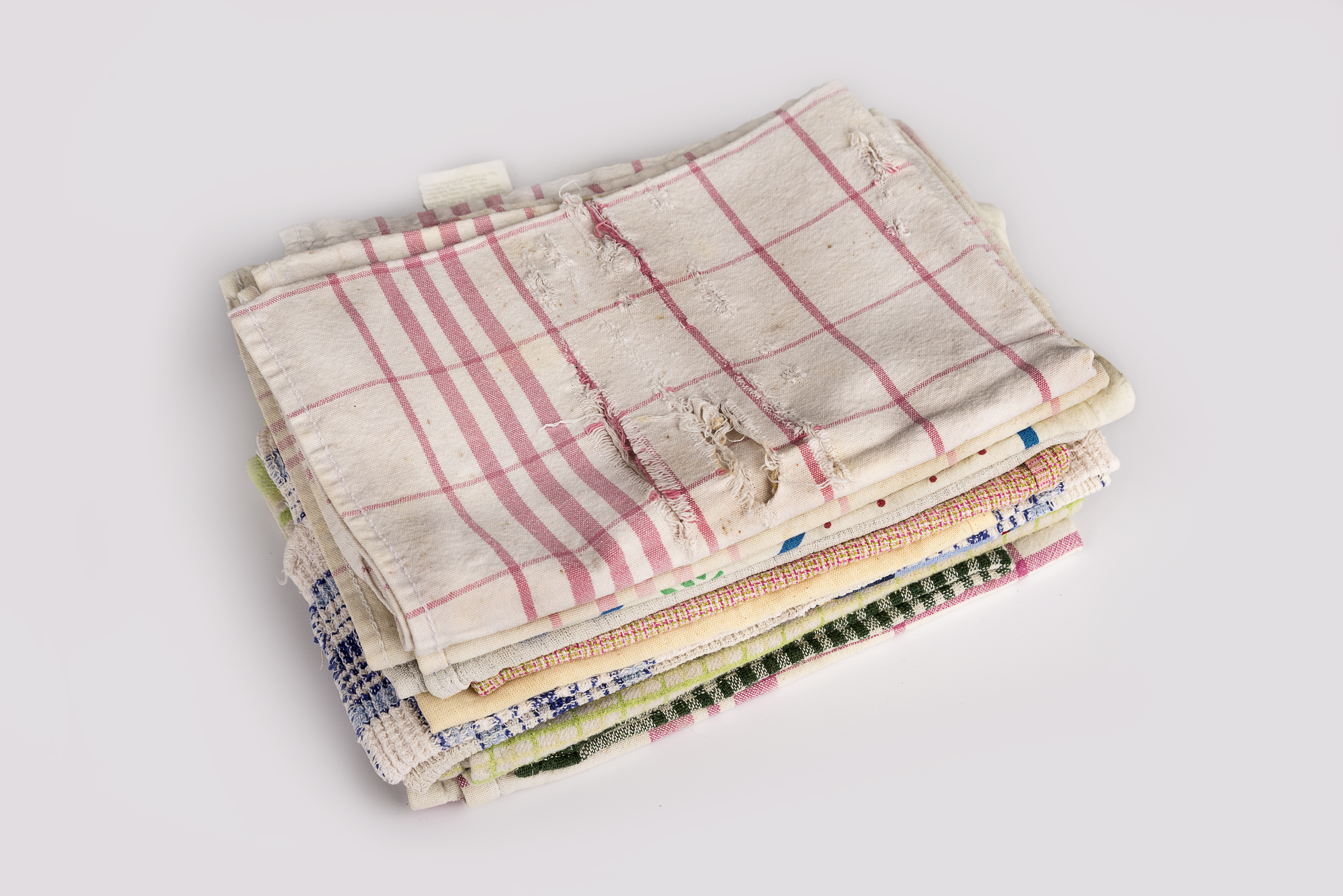 Worn-out towels, pillows, cushions and bedding can be recycled. Image: Getty Images