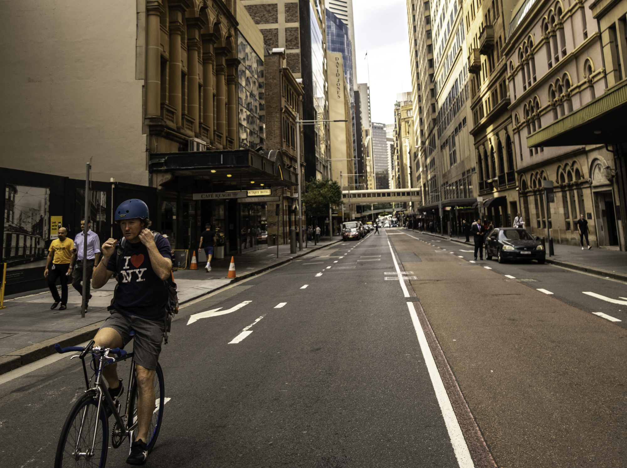 A cycleway on the western side of Castlereagh Street will provide a safe connection for people riding between the city's north and existing bike links in the city's south.