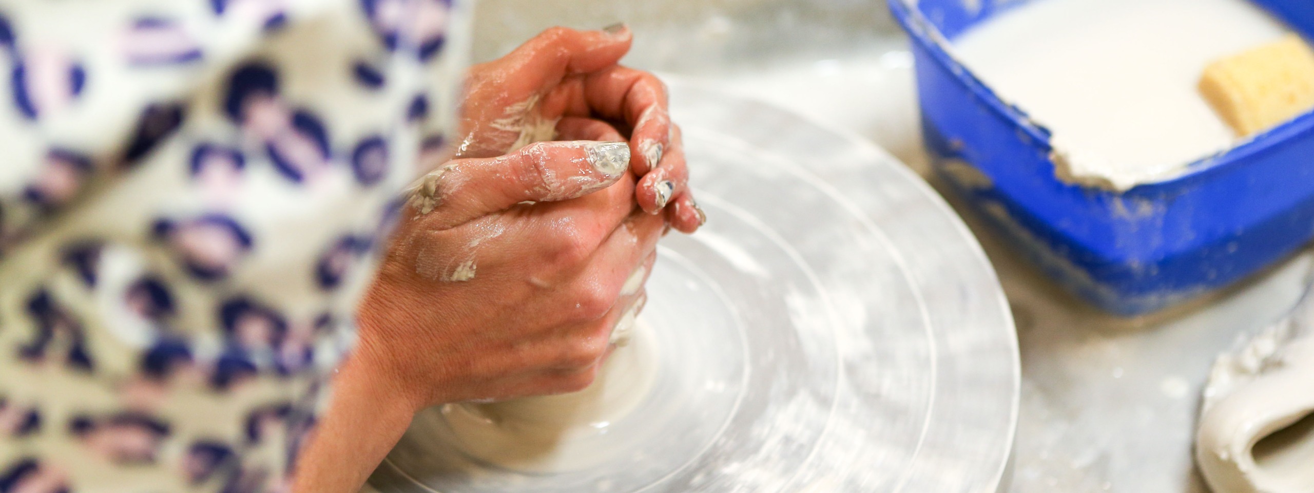 Beginner wheel throwing & hand building ceramics classes