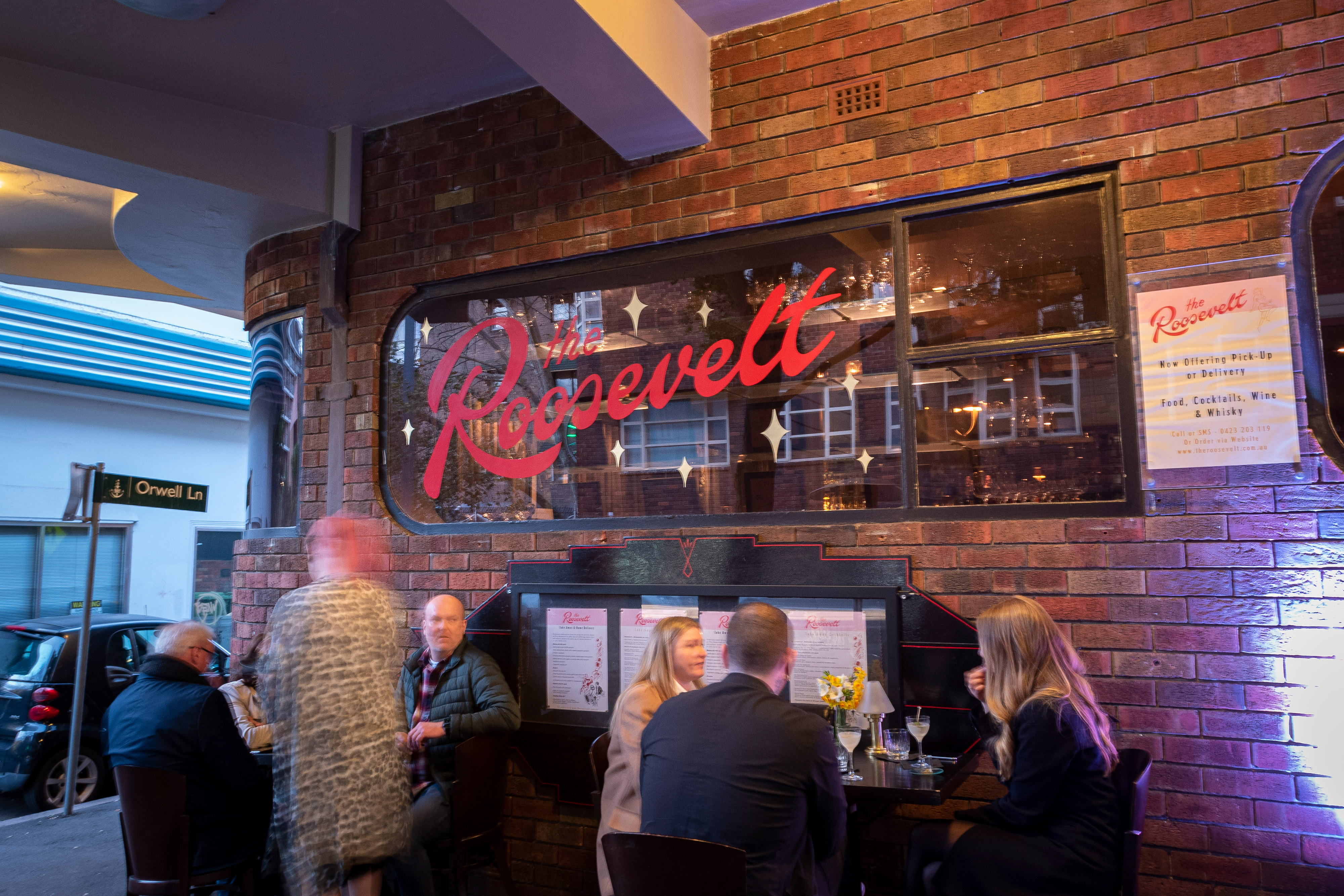 Outdoor dining at The Roosevelt, Potts Point