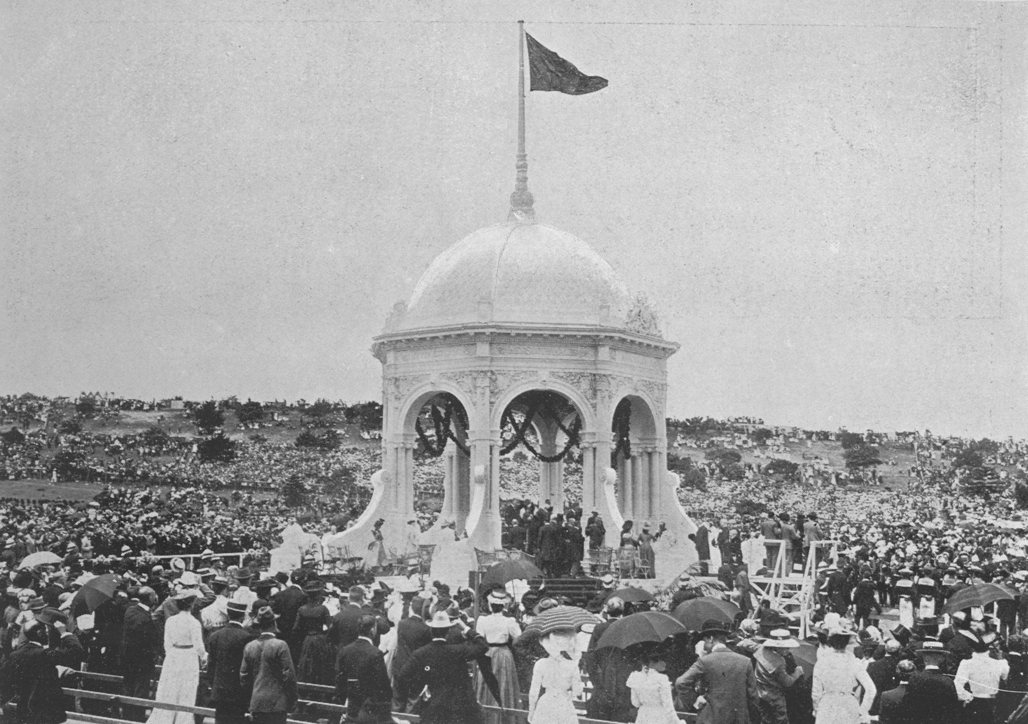 Swearing-in Ceremony, Centennial Park Pavilion, Federation Day, 1901 (A-00018717)