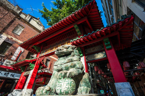 Dixon Street ceremonial gates. Image: City of Sydney