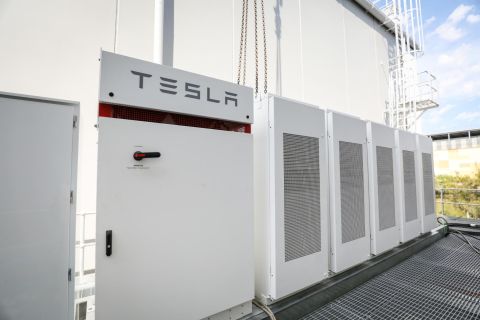 Tesla battery at the Alexandra Canal depot