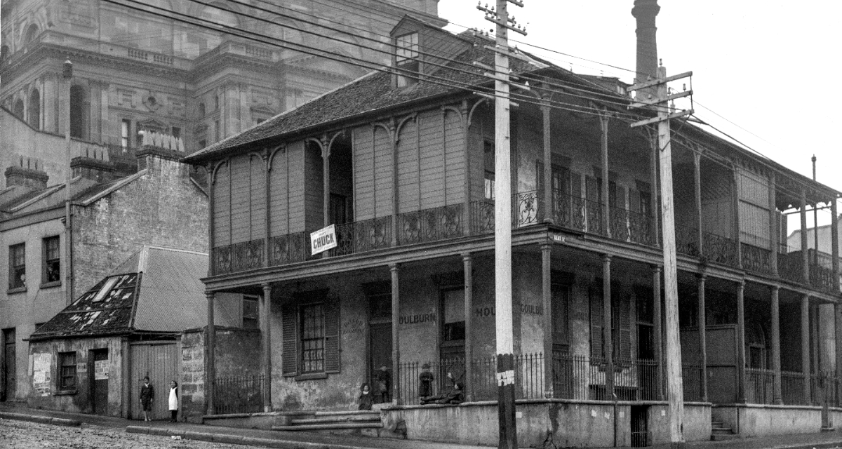 Goulburn House, corner of Druitt and Kent streets, circa 1901. City of Sydney Archives A-01000175