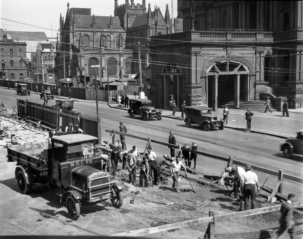 Roadworks in front of Sydney Town Hall, George Street, Sydney, 1931 (City of Sydney Archives, A-00012395)