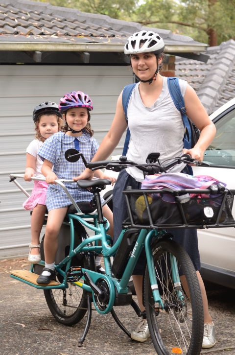 Cyclist Melissa Derwent with her children 