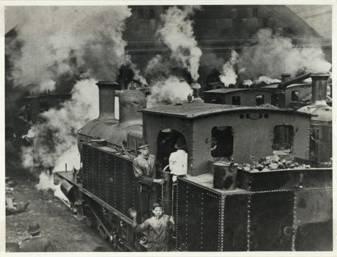 Class C3095 locomotive being cleaned by schoolboy strike-breakers at the Eveleigh Depot during the 1917 strike, August 1917. Image: State Archives NSW