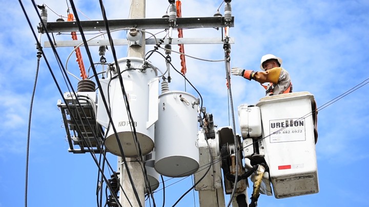 how to become a lineworker lineman