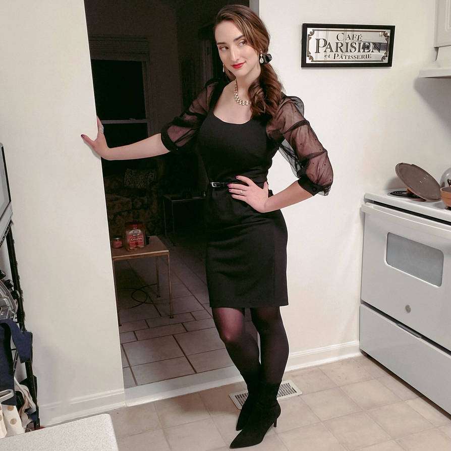 Abigail Shapiro in a black dress.