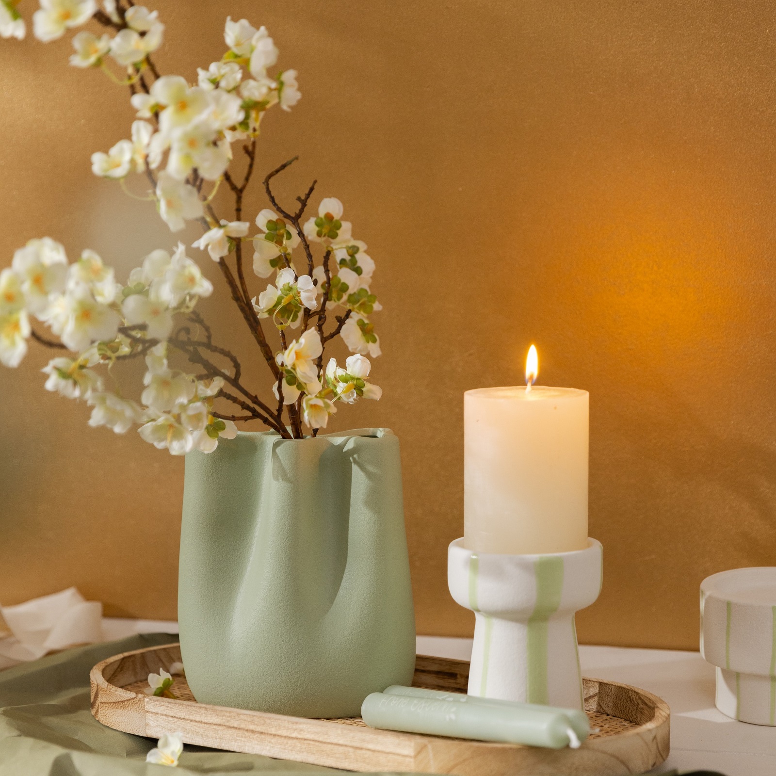 Grüne Eleganz mit Blüten