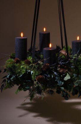 Adventsglanz in dunklen Tönen