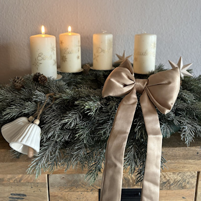 Verspielter Adventskranz-Charme