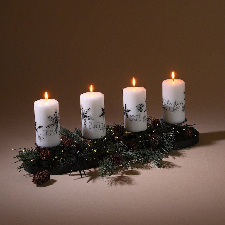 Adventslicht & Tannenzauber – Moderner Adventskranz in Schwarz & Grün