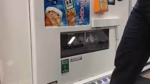 Karena Pandemi DyDo Menghadirkan Vending Machine Menggunakan kaki