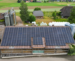 Installation solaire AGROLA sur étable, AGROsolaire, agriculteur Bärtschi
