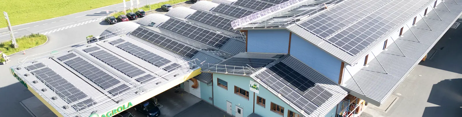 AGROLA Solaranlage auf dem Dach der LANDI Uri in Schattdorf