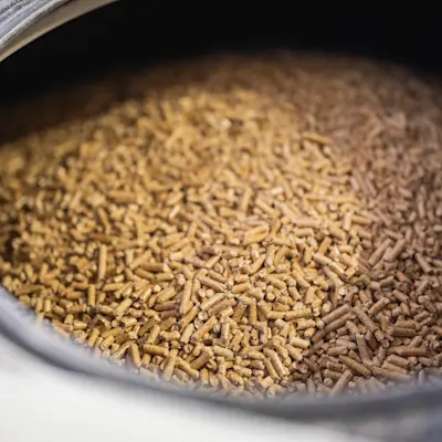 AGROLA Holzpellets in Behälter