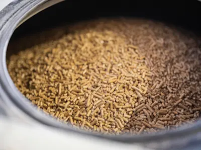 AGROLA Holzpellets in Behälter