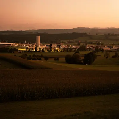 Ländliche Landschaft im Morgengrauen