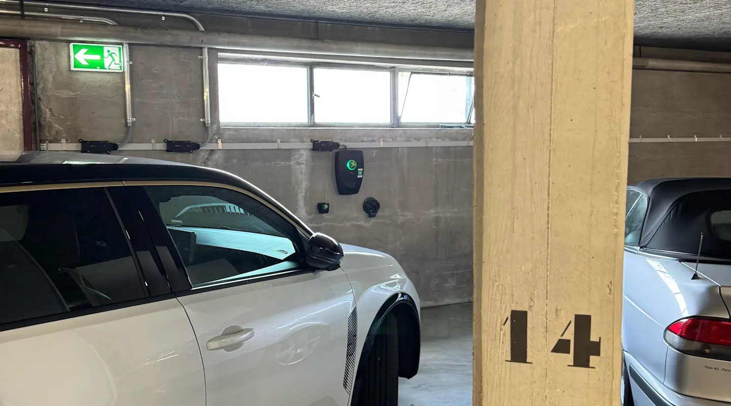 Tiefgarage Zürich Sädlenweg Parkplatz 14 mit Schnellladestation