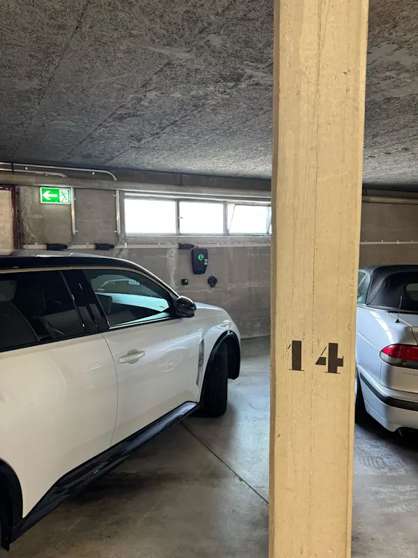 Tiefgarage Zürich Sädlenweg Parkplatz 14 mit Schnellladestation