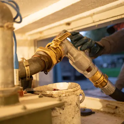 Schlauchanschluss von Heizöl-Lieferung