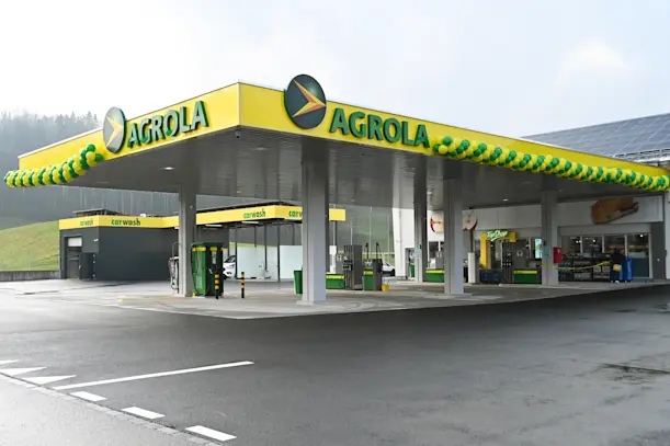 Hybridtankstelle in Wald