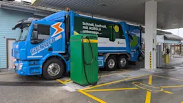 E-LKW bei der AGROLA Schnellladestation LANDI Bützberg