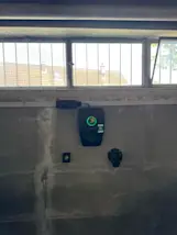 Zürich Sädlenweg Schnelladestation an der Wand