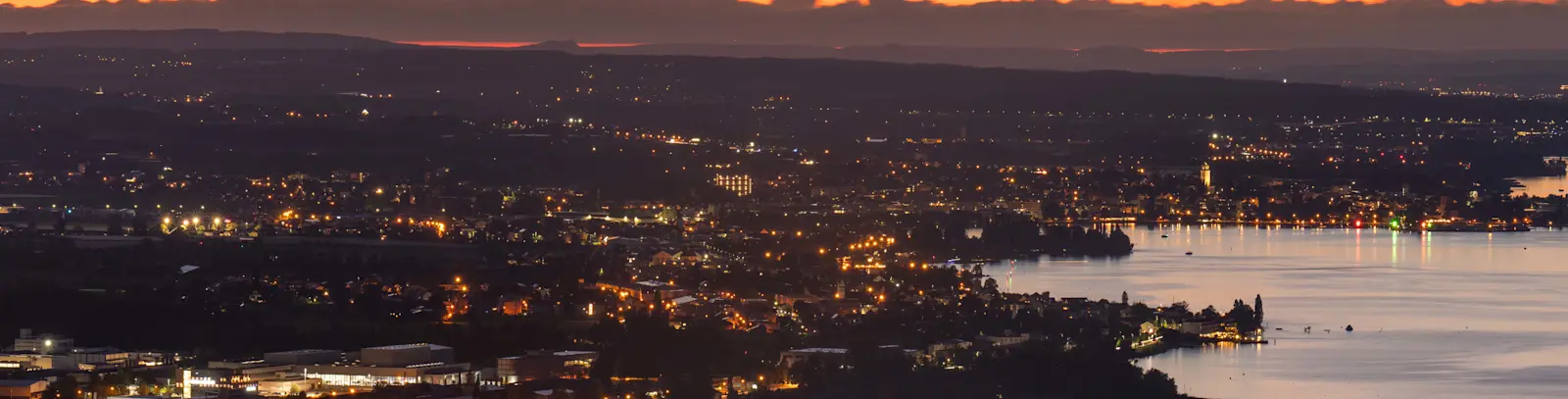 Image principale AGROLA Ambiance matinale sur le lac de Zurich avec orange