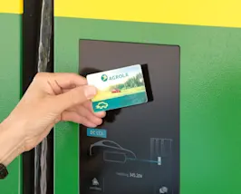 Einsatz der AGROLA powercard an AGROLA Schnellladestation