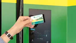 Einsatz der AGROLA powercard an AGROLA Schnellladestation