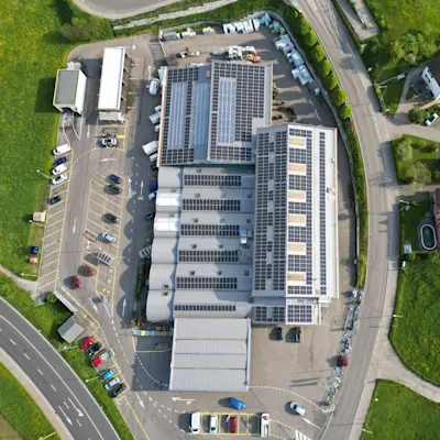 Installation solaire AGROLA de LANDI Neftenbach vue d'en haut